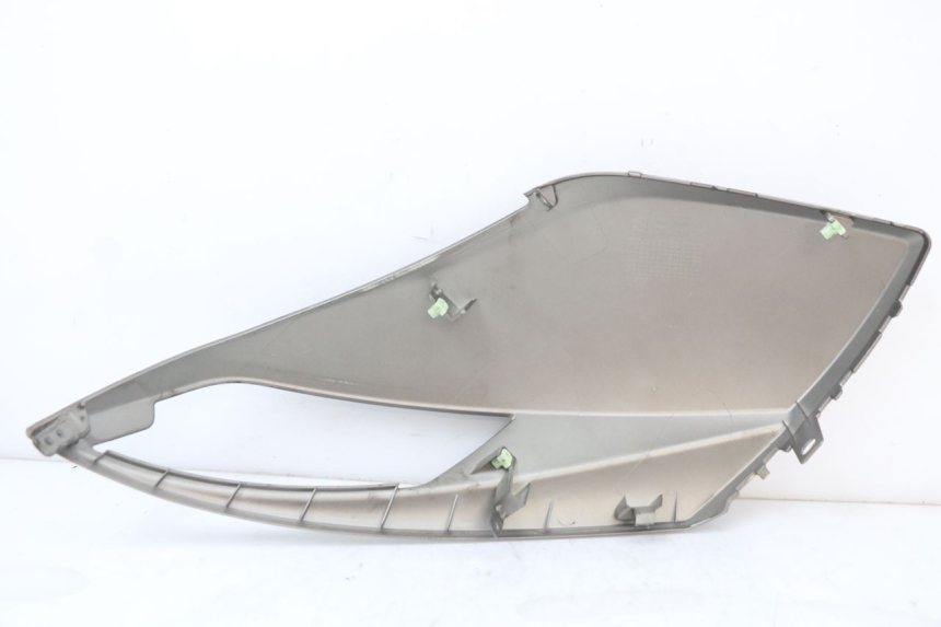 photo de CARENADO DELANTERO IZQUIERDO PEUGEOT CITYSTAR 50 (2013 - 2017) - Detalles de los puntos de fijación