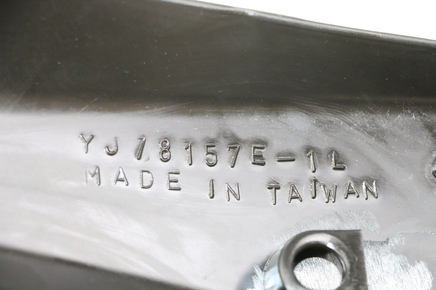 photo de CARENADO DELANTERO IZQUIERDO DERBI SENDA SM DRD X-TREME 50 (2011 - 2017) - Detalle de la pieza