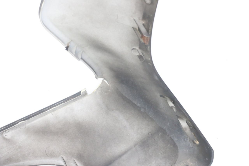 photo de Panel lateral delantero izquierdo KYMCO DINK STREET ABS 125 (2011 - 2018) - Primer plano técnico