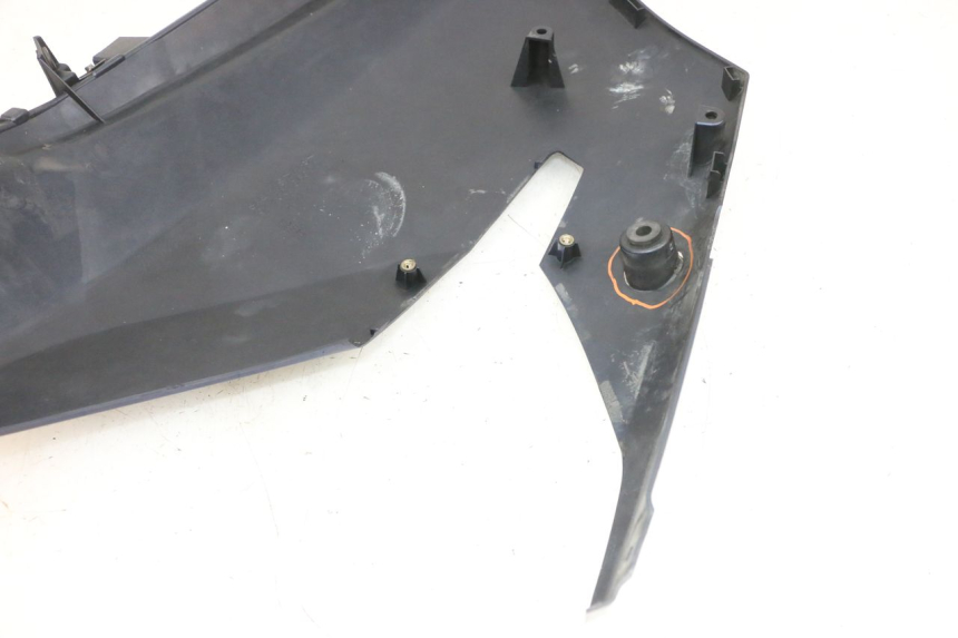 photo de CARENADO DELANTERO IZQUIERDO SUZUKI DL V STROM 1000 (2002 - 2007) - Detalles de los puntos de fijación