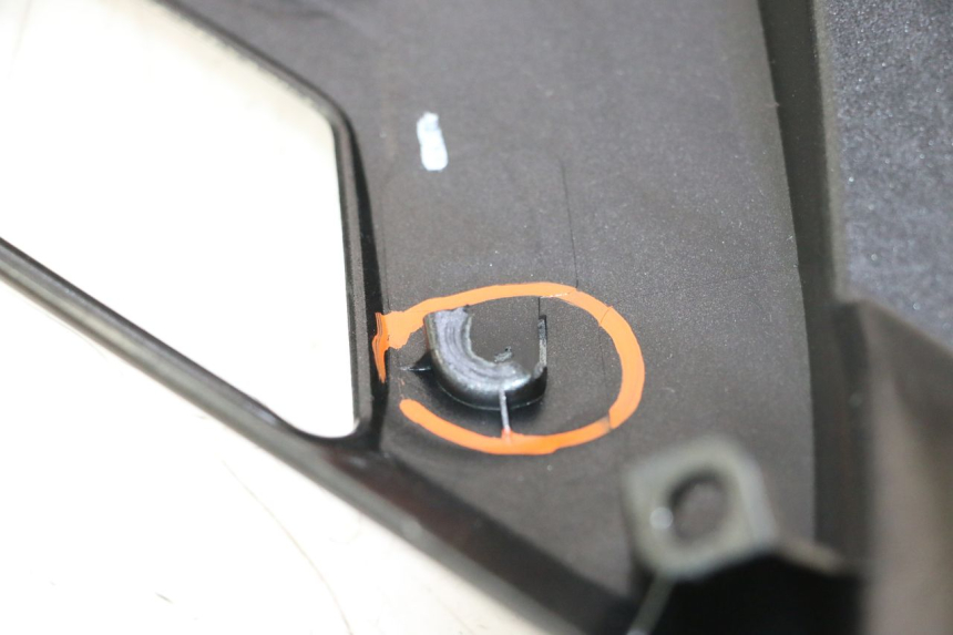 photo de ALETA LATERAL DELANTERA IZQUIERDA KAWASAKI ER-6 ER6 F ABS 650 (2012 - 2016) - Primer plano técnico