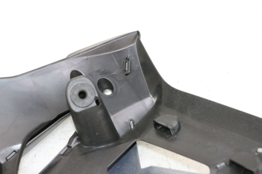 photo de CARENADO DELANTERO IZQUIERDO SUZUKI GSR 750 (2011 - 2017) - Detalles de los puntos de fijación