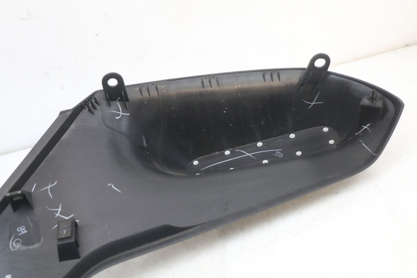 photo de CARENADO DELANTERO IZQUIERDO HUSQVARNA SVARTPILEN 401 (2018 - 2023) - Estado de la superficie y material