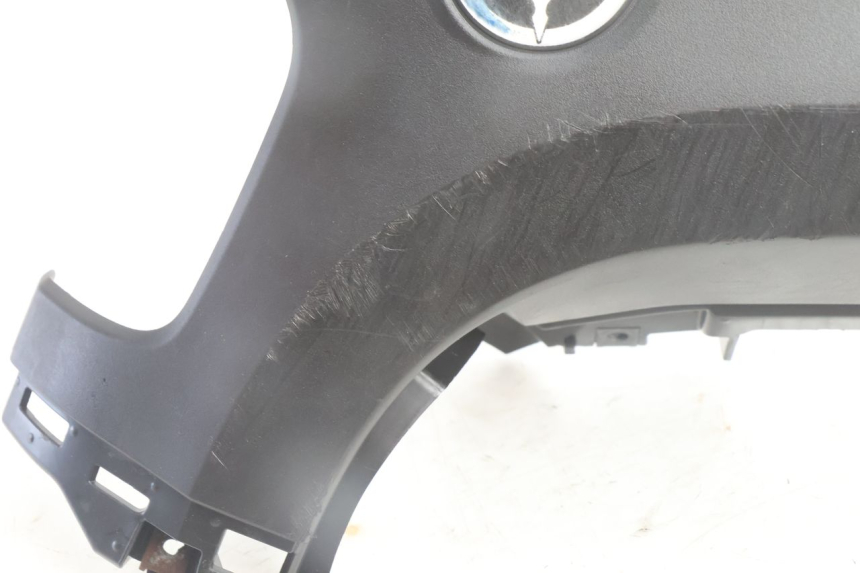 photo de CARENADO LATERAL DELANTERO IZQUIERDO INFERIOR YAMAHA N-MAX NMAX 125 (2021 - 2024) - Zoom estado de uso