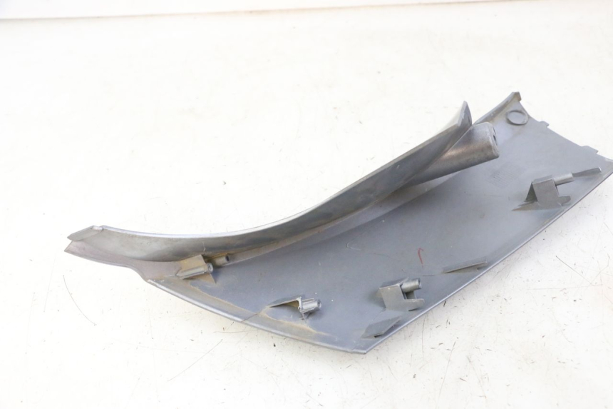 photo de CARENADO DELANTERO IZQUIERDO SYM JOYMAX 125 (2010 - 2017) - Primer plano técnico