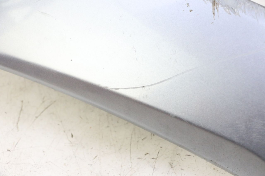 photo de CARENADO DELANTERO IZQUIERDO SYM JOYMAX 125 (2010 - 2017) - Detalles de los puntos de fijación