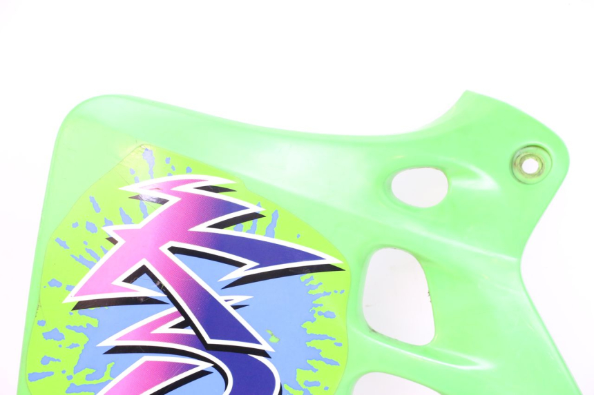 photo de CARENADO DELANTERO IZQUIERDO KAWASAKI KDX 125 (1990 - 1991) - Estado de la superficie y material