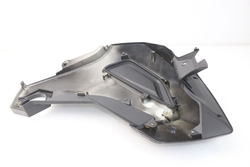 photo de CARENADO DELANTERO IZQUIERDO YAMASAKI MSX 50 (2013 - 2022) - Detalles de los puntos de fijación