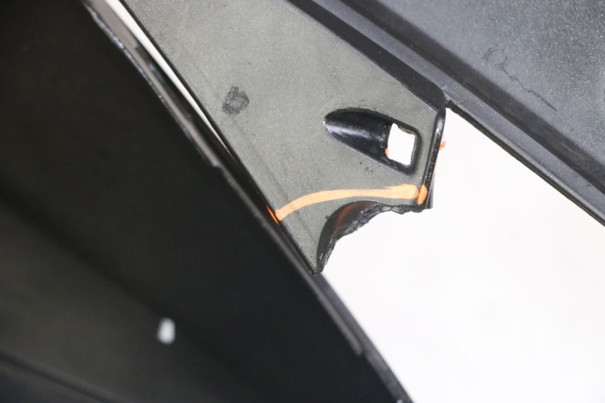 photo de CARENADO DELANTERO IZQUIERDO HONDA NTV DEAUVILLE ABS 700 (2007 - 2016) - Primer plano técnico