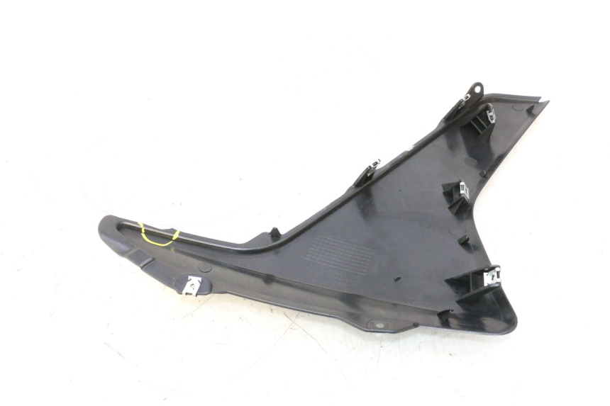 photo de CARENADO DELANTERO IZQUIERDO JM MOTORS R-MAX TECH 50 (2024 - 2026) - Detalles de los puntos de fijación