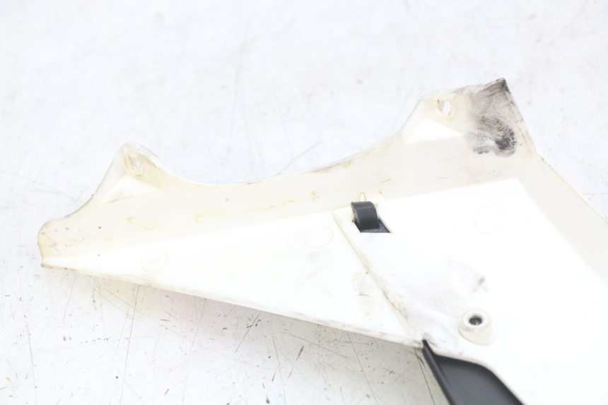 photo de FLANCO LATERAL DELANTERO IZQUIERDO YCF R-START 125 - Detalle de la pieza