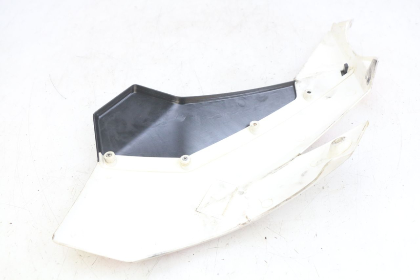 photo de FLANCO LATERAL DELANTERO IZQUIERDO YCF R-START 125 - Otra perspectiva