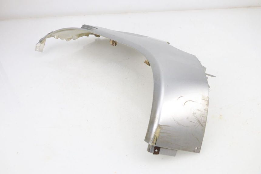 photo de CARENADO DELANTERO IZQUIERDO PEUGEOT SUM UP 125 (2008 - 2013) - Características distintivas