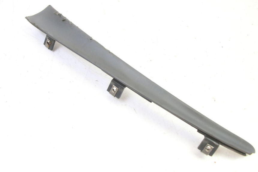 photo de CARENADO DELANTERO IZQUIERDO PIAGGIO SUPER LX 125 (2000 - 2003) - Primer plano técnico