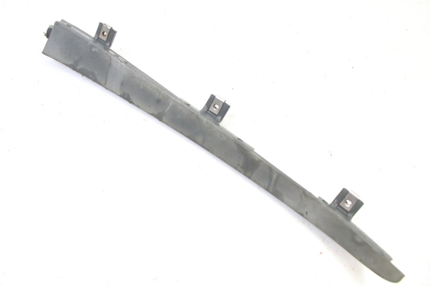 photo de CARENADO DELANTERO IZQUIERDO PIAGGIO SUPER LX 125 (2000 - 2003) - Detalles de los puntos de fijación