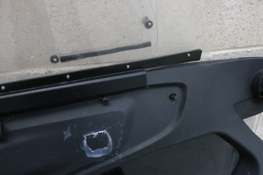 photo de CARENADO DELANTERO IZQUIERDO RENAULT TWIZY 45 (2012 - 2019) - Zoom estado de uso