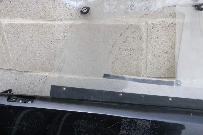 photo de CARENADO DELANTERO IZQUIERDO RENAULT TWIZY 45 (2012 - 2019) - Detalles de los puntos de fijación