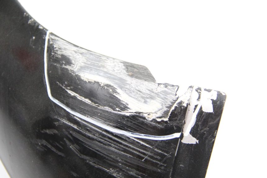 photo de CARENADO DELANTERO IZQUIERDO SUZUKI UC EPICURO 125 (1999 - 2003) - Detalles de los puntos de fijación