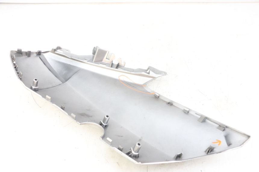 photo de FLANCO LATERAL DELANTERO IZQUIERDO YAMAHA XMAX X-MAX ABS 125 (2017 - 2020) - Detalle de la pieza