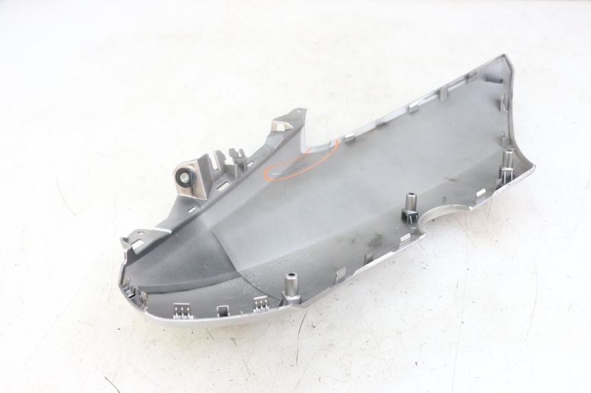 photo de FLANCO LATERAL DELANTERO IZQUIERDO YAMAHA XMAX X-MAX ABS 125 (2017 - 2020) - Detalles de los puntos de fijación