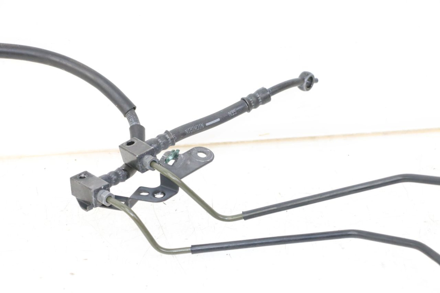 photo de MANGUERA DE FRENO TRASERO YAMAHA TRACER 7 700 (2020 - 2024) - Primer plano técnico