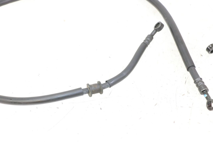photo de MANGUERA DE FRENO DELANTERO YAMAHA TRACER 7 700 (2020 - 2024) - Primer plano técnico