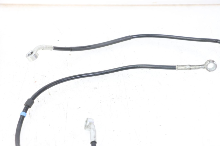 photo de MANGUERA DE FRENO DELANTERO Y TRASERO HUSQVARNA SVARTPILEN 401 (2018 - 2023) - Primer plano técnico