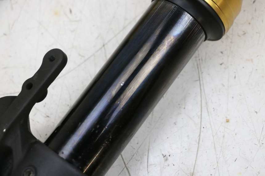 photo de HORQUILLA SUZUKI GSXR GSX-R 1000 (2003 - 2004) - Enfoque en la estructura