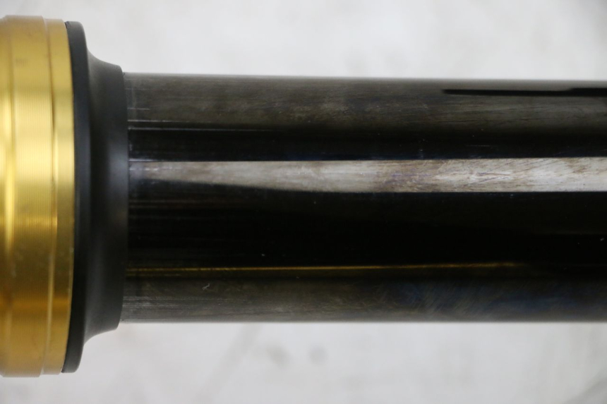 photo de HORQUILLA SUZUKI GSXR GSX-R 1000 (2003 - 2004) - Detalles de los puntos de fijación