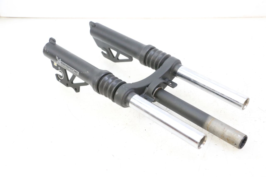 photo de HORQUILLA SEGWAY NINEBOT ZT3 PRO 1 - Detalles de los puntos de fijación