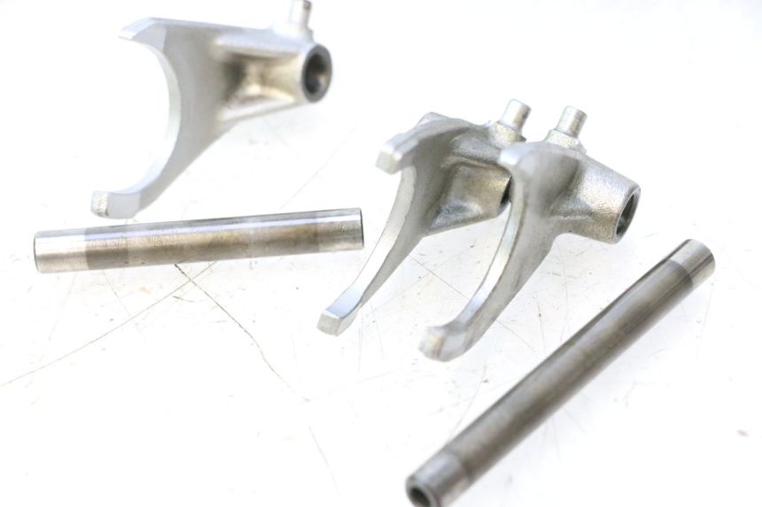 photo de CAJA CAMBIOS HORQUILLA SUZUKI DR S 600 (1985 - 1989) - Primer plano técnico
