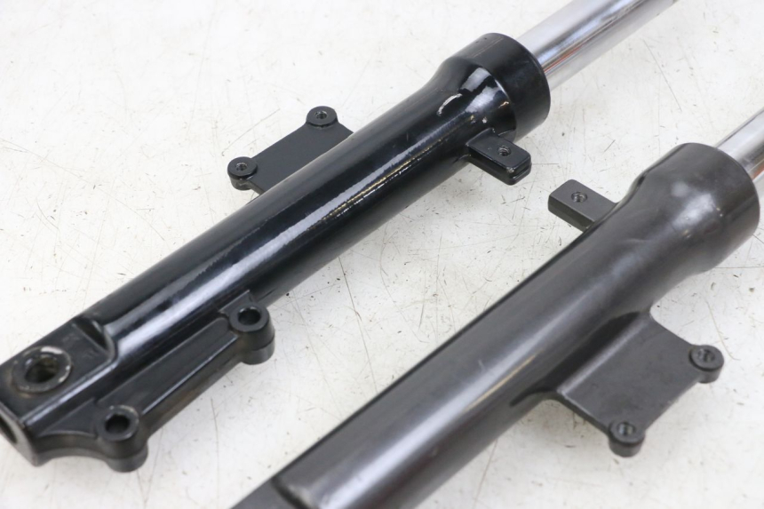 photo de TUBO DE HORQUILLA KYMCO AGILITY 4T 50 (2018 - 2022) - Primer plano técnico