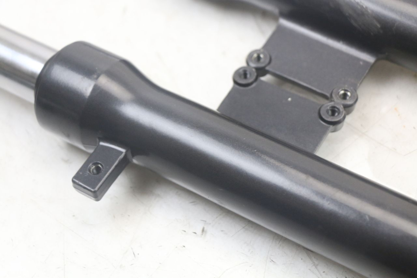 photo de TUBO DE HORQUILLA KYMCO AGILITY 4T 50 (2018 - 2022) - Enfoque en la estructura