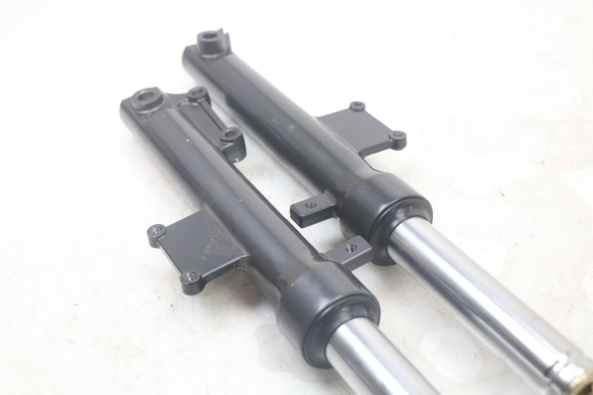 photo de TUBO DE HORQUILLA KYMCO AGILITY 4T 50 (2018 - 2022) - Primer plano técnico