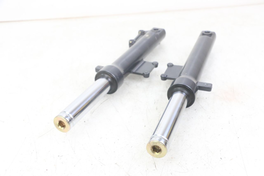 photo de TUBO DE HORQUILLA KYMCO AGILITY 4T 50 (2018 - 2022) - Primer plano técnico