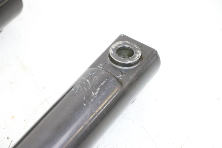 photo de Tubo de horquilla KYMCO AGILITY 4T 50 (2005 - 2018) - Zoom sobre los componentes