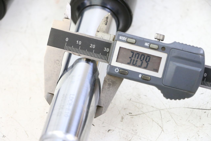 photo de Tubo de horquilla KYMCO AGILITY 4T 50 (2005 - 2018) - Zoom estado de uso