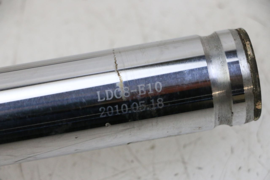 photo de Tubo de horquilla KYMCO AGILITY 4T 50 (2005 - 2018) - Primer plano técnico