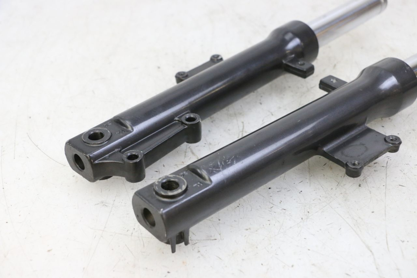 photo de Tubo de horquilla KYMCO AGILITY 4T 50 (2005 - 2018) - Detalles de los puntos de fijación