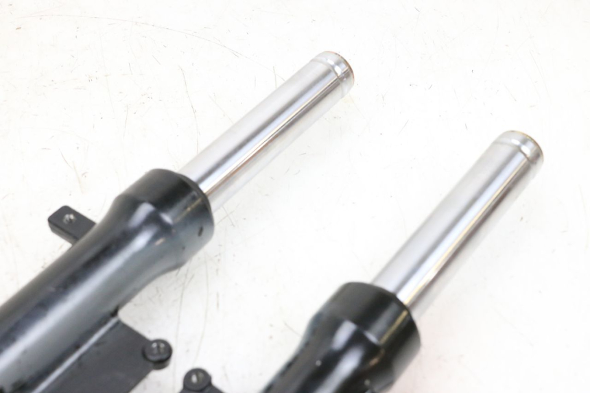 photo de TUBO DE HORQUILLA KYMCO AGILITY 4T 50 (2018 - 2022) - Otra perspectiva