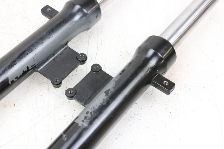 photo de TUBO DE HORQUILLA KYMCO AGILITY 4T 50 (2018 - 2022) - Primer plano técnico