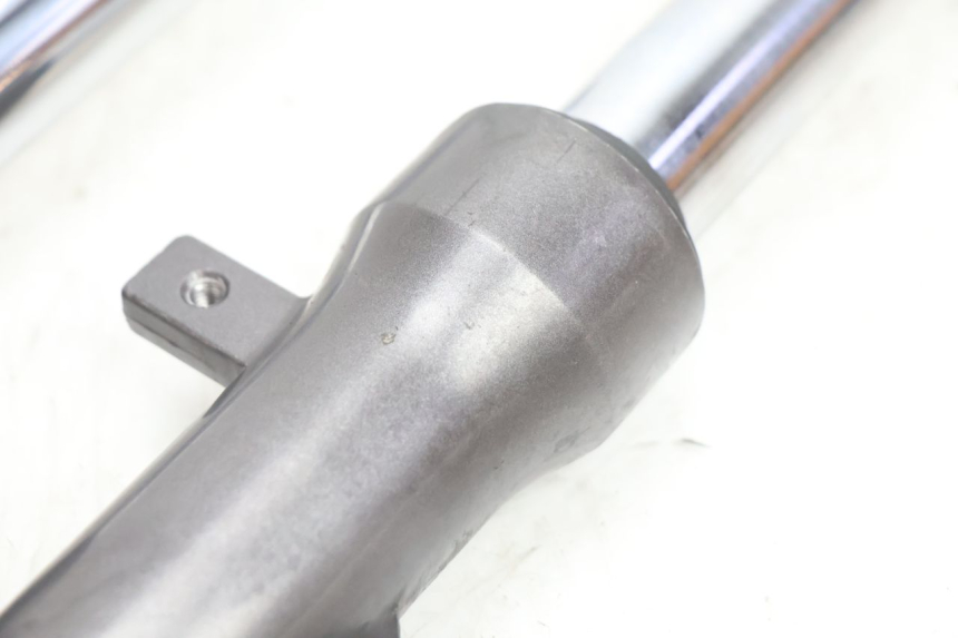 photo de BOTELLA HORQUILLA  KYMCO AGILITY FR 2T 50 (2012 - 2017) - Detalles de los puntos de fijación
