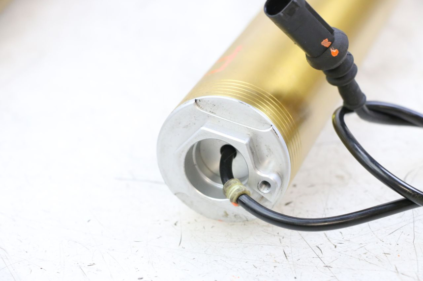 photo de BOTELLA HORQUILLA  BMW S RR ABS S1000RR 1000 (2015 - 2018) - Detalles de los puntos de fijación