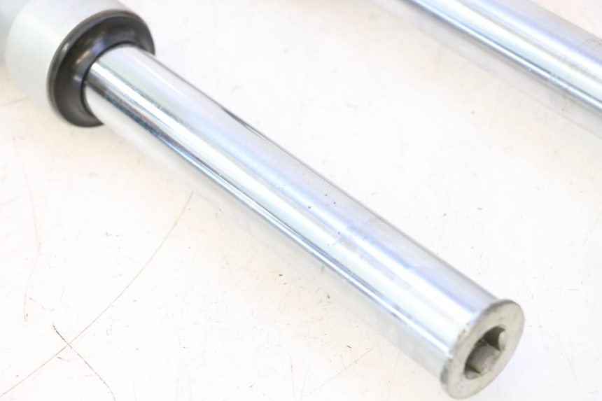 photo de BOTELLA HORQUILLA  SUZUKI BURGMAN 125 (2007 - 2014) - Enfoque en la estructura