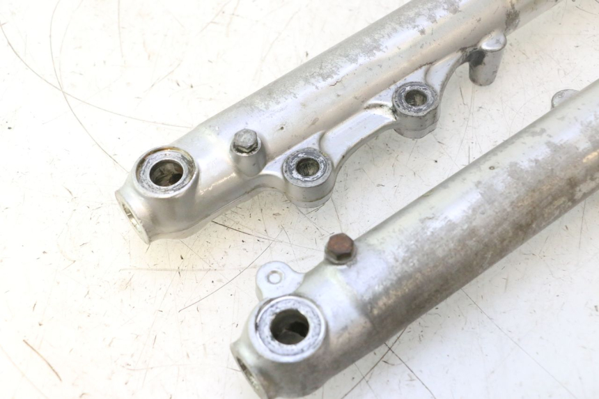 photo de BOTELLA HORQUILLA  HONDA CB TWO FIFTY 250 (1991 - 2002) - Detalle de la pieza