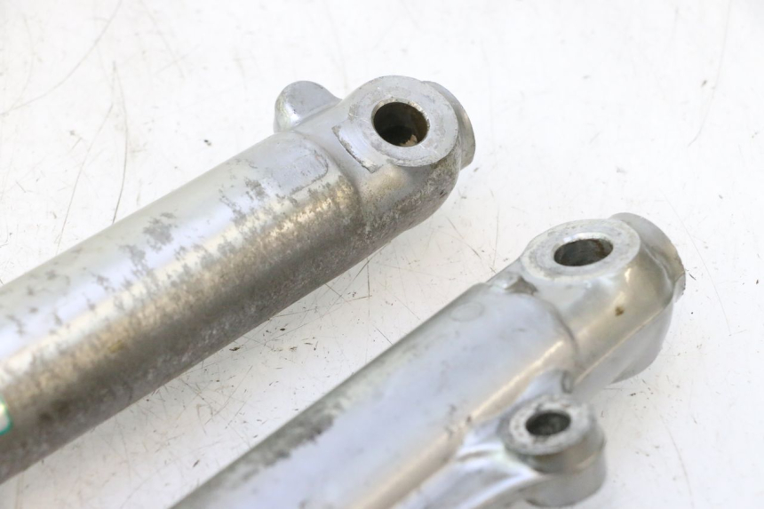 photo de BOTELLA HORQUILLA  HONDA CB TWO FIFTY 250 (1991 - 2002) - Detalles de los puntos de fijación