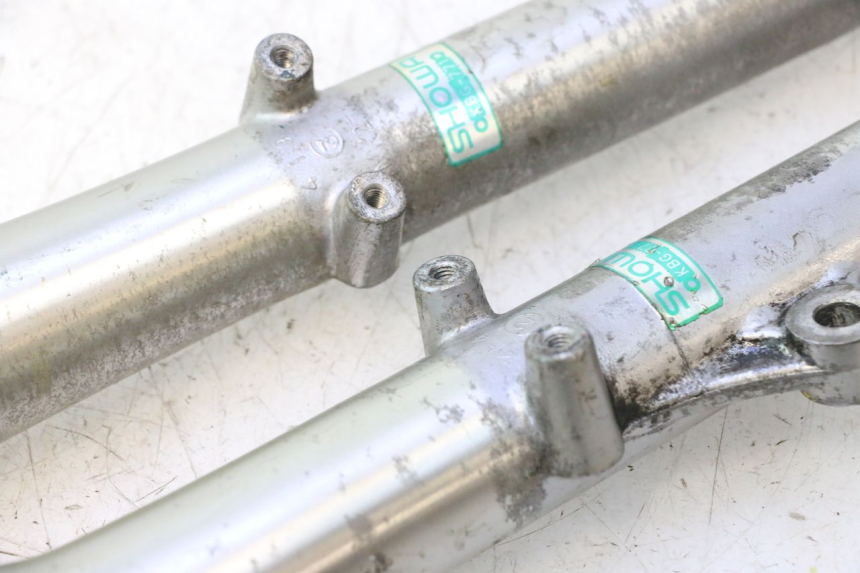 photo de BOTELLA HORQUILLA  HONDA CB TWO FIFTY 250 (1991 - 2002) - Estado de la superficie y material