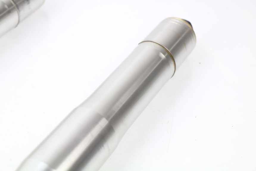 photo de BOTELLA HORQUILLA  HONDA CBR RR FIREBLADE 1000 (2006 - 2007) - Enfoque en la estructura