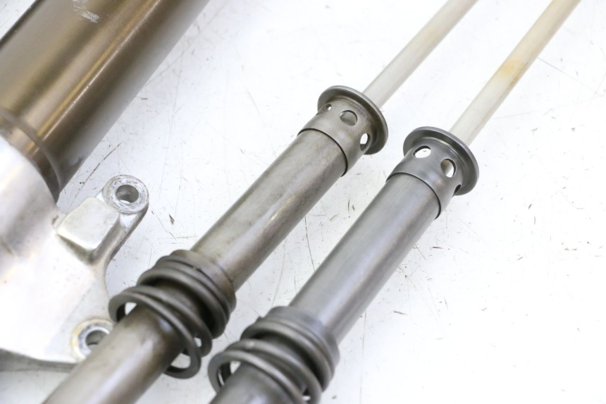 photo de BOTELLA HORQUILLA  HONDA CBR RR FIREBLADE 900 (1992 - 1994) - Inspección visual detallada