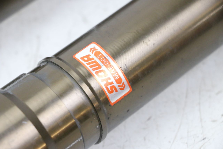 photo de BOTELLA HORQUILLA  HONDA CBR RR FIREBLADE 900 (1992 - 1994) - Detalles de los puntos de fijación